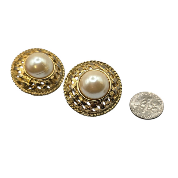 Clip On Earrings Gold Tone Faux Pearl Round Filigree Lattice Retro SKU2393 - Picture 3 of 7